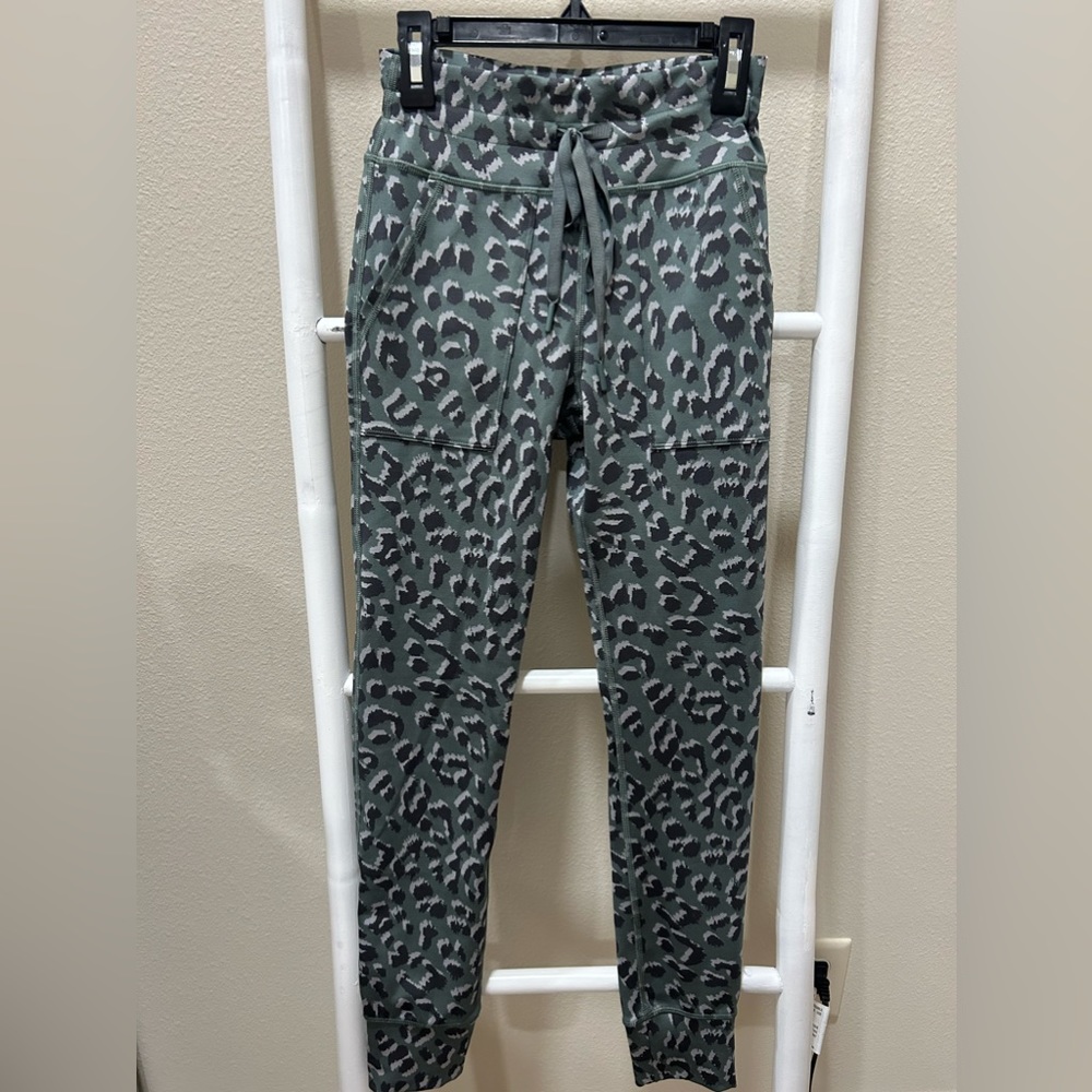 Offline By Aerie Dark Teal And Navy Leopard Print Tie Leggings